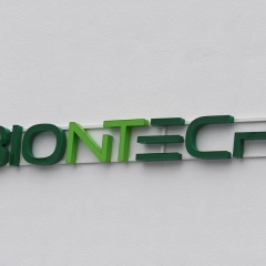 Photo: BioNTech faces first German lawsuit over alleged COVID vaccine side effects