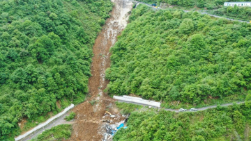 Photo: 19 dead after mountain collapse in SW China