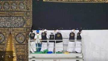 Photo: Kaaba kiswa raised in preparation for Hajj